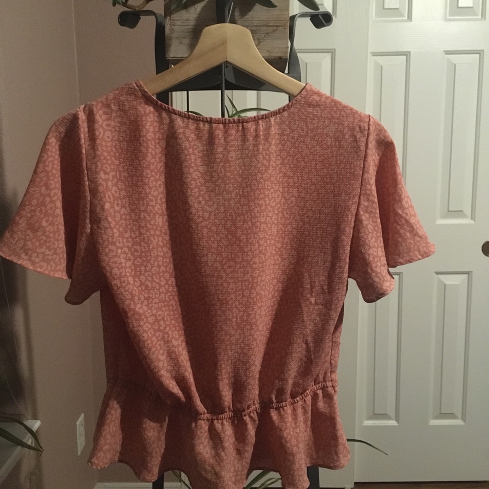 Pink top - Picture 3 of 4